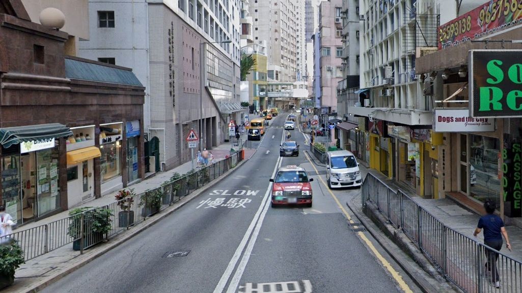 Wanita Hong Kong Berusia 32 Tahun Meninggal Di Jalan Lalu Lintas Caine Road Central Akibat Jatuh Dari Gedung