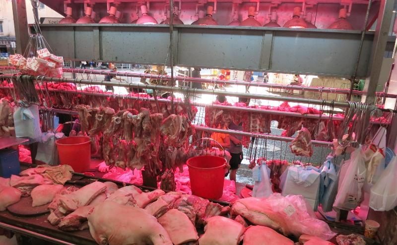 Daging Beku Dijual Sebagai Daging Segar Pada 2 Toko Daging Di To Kwa Wan.  Hukuman Tertinggi Sanksi Penjara 6 Bulan Dan Denda HK$50,000