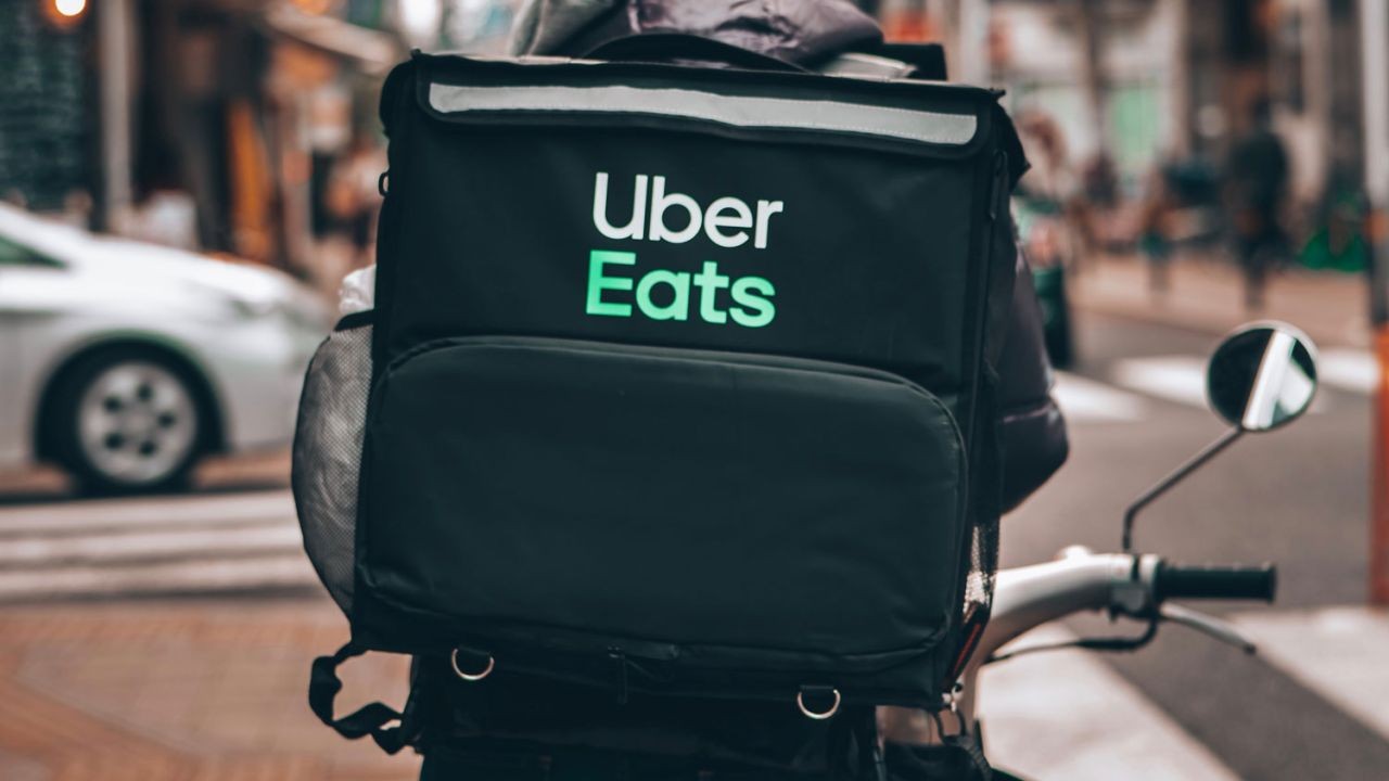 Uber Akan Mengakhiri Jasa Pengiriman Makanan Uber Eats Di Hong Kong Mulai Berlaku Pada Tanggal 31 Desember 2021