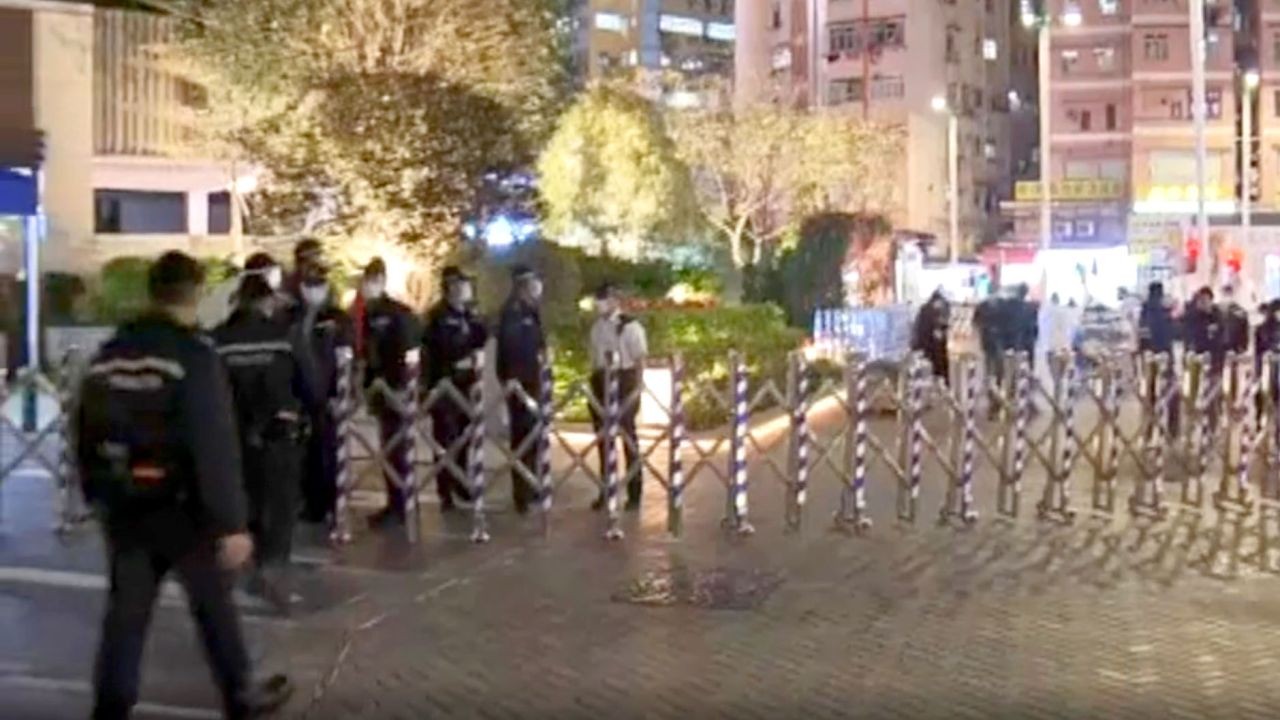 Pemerintah Hong Kong Melakukan "Lockdown" Di Daerah Kwun Tong, Sham Shui Po Dan Kwai Chung Mulai 19 Januari 2022 Mulai Pukul 18.30, 19.45 Dan 20.45