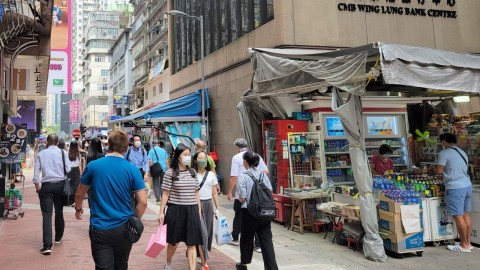 Dari stasiun MTR Mong Kok Exit E2 kemudian jalan lurus. [Foto: Harris Tsam