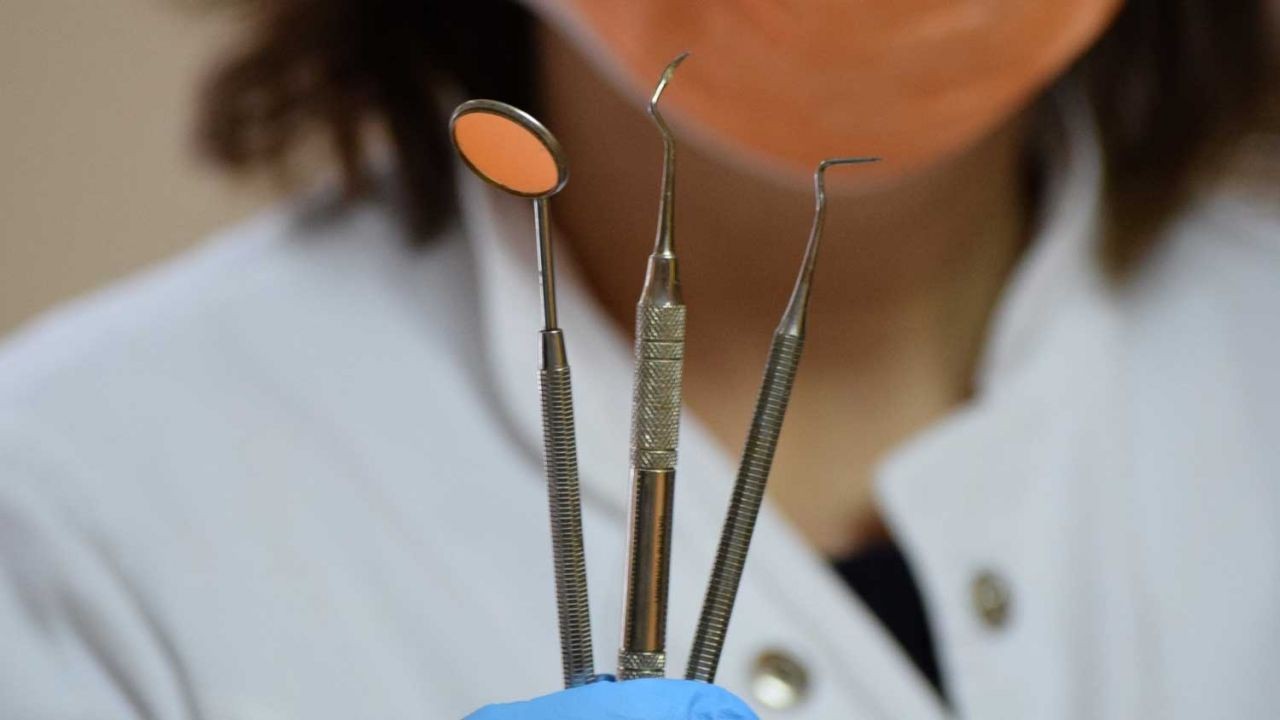 4 PMI Tertangkap Oleh Departemen Imigrasi Hong Kong Karena Membuka Klinik Gigi Gelap Di Sebuah Kamar Kos Mong Kok
