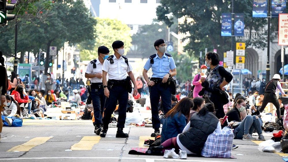 Pemerintah Hong Kong Melakukan Pemeriksaan Pada Tempat Berkumpul Pekerja Rumah Tangga Asing Untuk Pelanggaran Peraturan Jarak Sosial Pada Tanggal 1-3 Januari 2021
