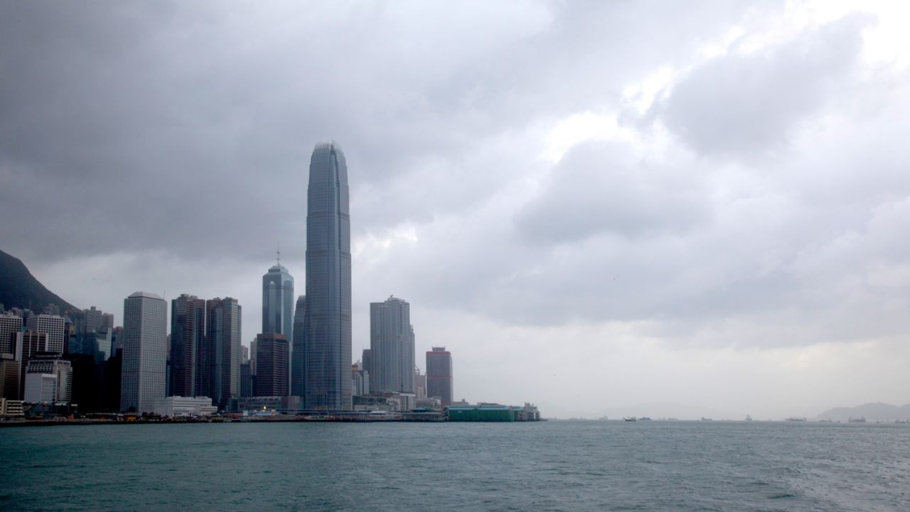 victoriabay-ifc2-cloudy-hk